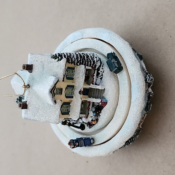 2006 Bradford Editions Evening Carolers Ornament by Thomas - Picture 2 of 7